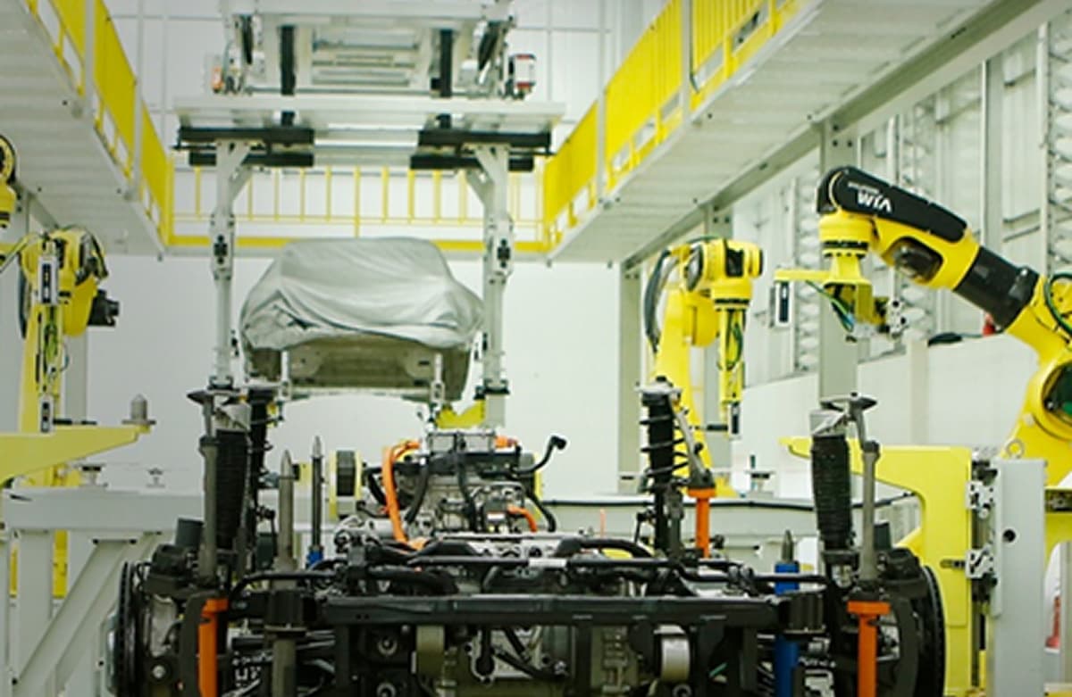 Sản xuất không người vận hành (Lights-out Manufacturing)